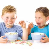 kids-eating-healthy-meal